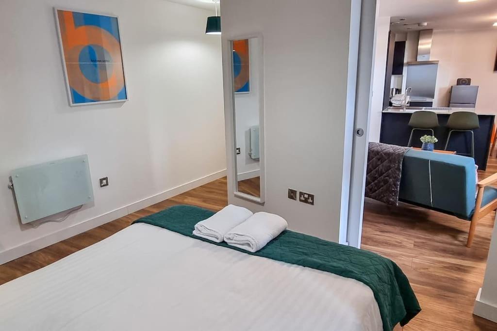 Superhost Stunning Northern Quarter Апартаменты *
